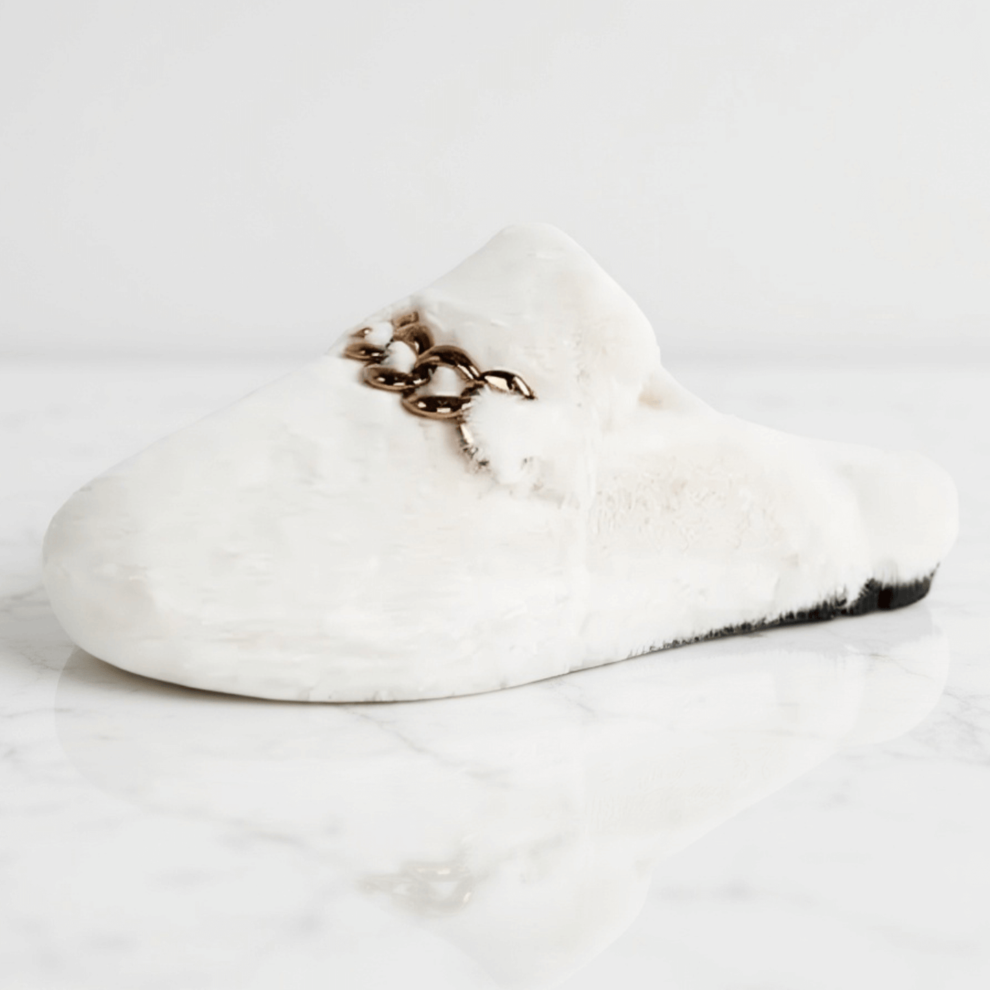 TeddyFinesse – Eleganta Faux-Fur Mule Tofflor med Guldkedja