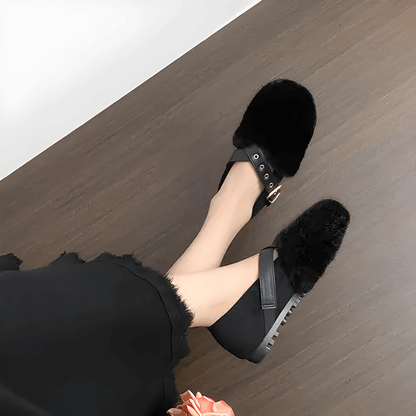 FurVibe – Faux Plyschiga Cozy Skor med Guldspänne