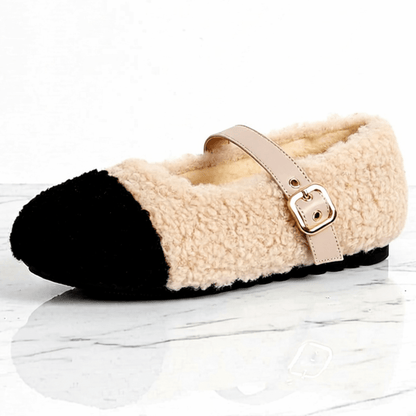 CuddleFlex – Faux Plyschiga Cozy Skor med Guldspänne