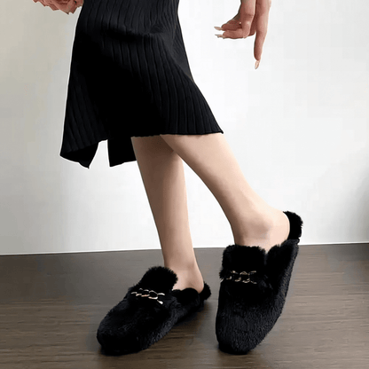 TeddyFinesse – Eleganta Faux-Fur Mule Tofflor med Guldkedja
