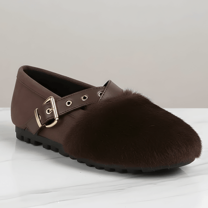 FurVibe – Faux Plyschiga Cozy Skor med Guldspänne