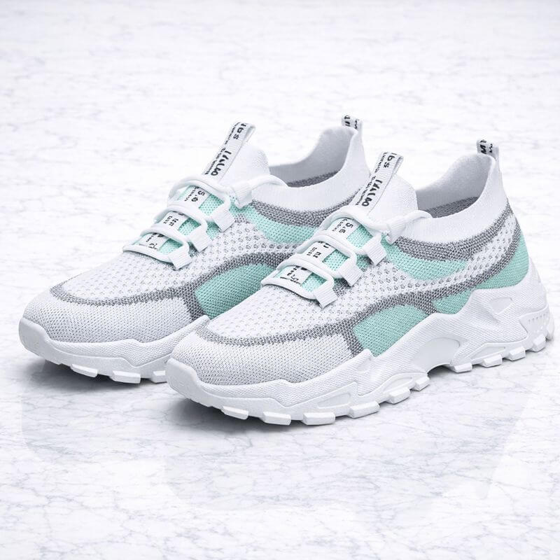 CloudWeave – Lätta Slip-On Sneakers för Dam med Andningsbar Flyknit, Snörning och Låg Klack