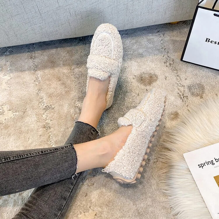 Velvoria - Lyxiga Mokasiner för Dam i Lammullsliknande Plysch – Halkfri Gummisula och Ultimat Komfort