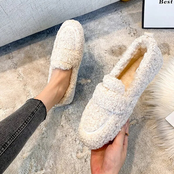 Velvoria - Lyxiga Mokasiner för Dam i Lammullsliknande Plysch – Halkfri Gummisula och Ultimat Komfort